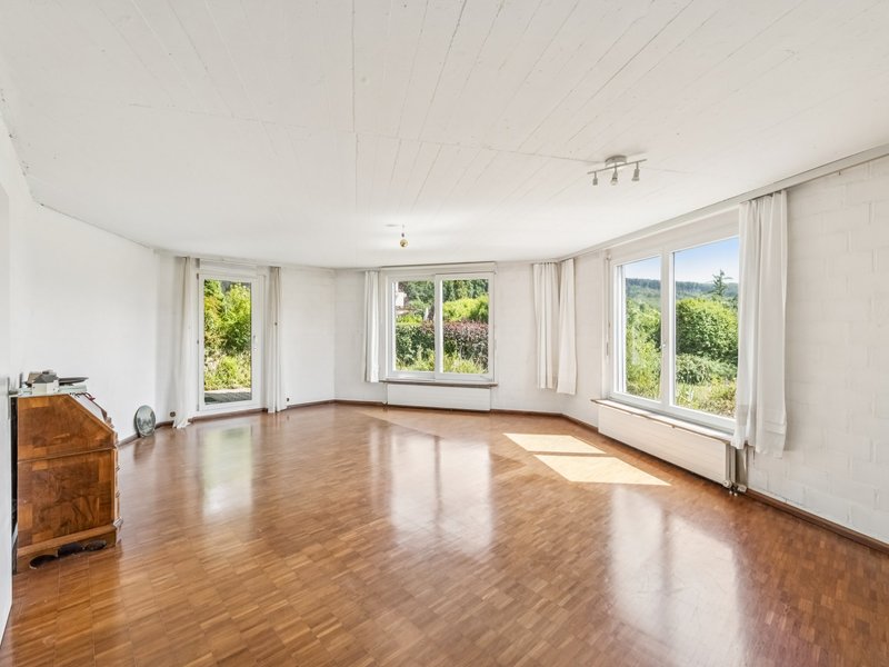 Maison individuelle de 6.5 pièces à Dornach - Séjour et salle à manger