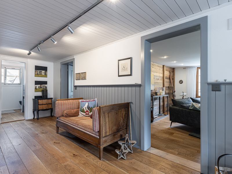 3.5-Zimmer Wohnung in Surcasti - Eingangsbereich
