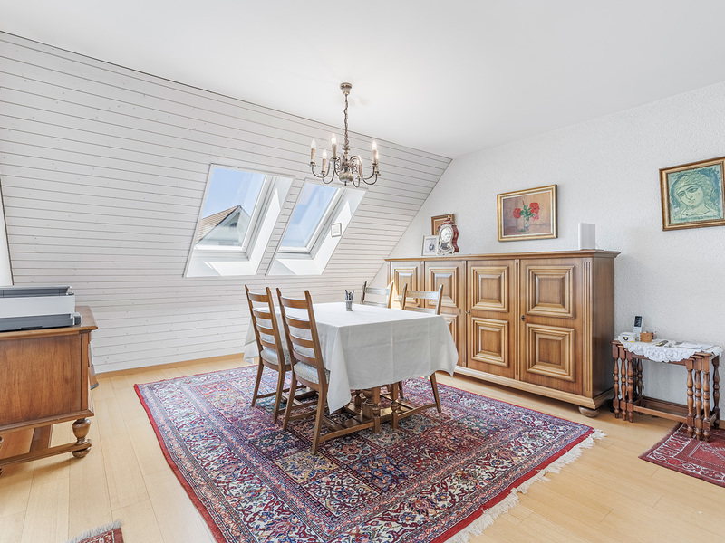 Appartement dans les combles de 2.5 pièces à St. Gallen - Séjour et salle à manger
