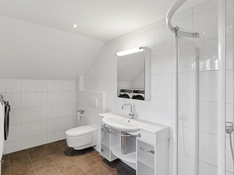 7-Zimmer Einfamilienhaus in Elfingen - Badezimmer