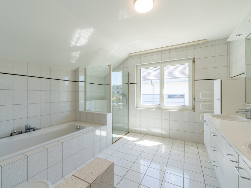 Maison individuelle de 5.5 pièces à Däniken - Salle de bain