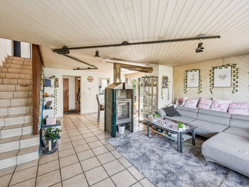 Moitié de maison jumelle de 4.5 pièces à Remetschwil - Séjour et salle à manger