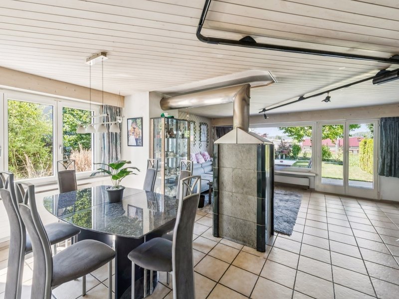 Moitié de maison jumelle de 4.5 pièces à Remetschwil - Séjour et salle à manger