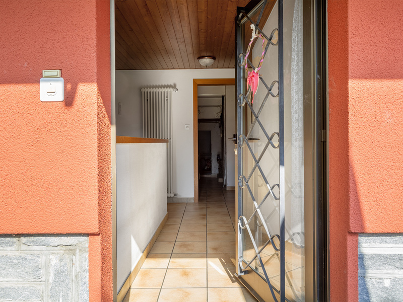 5.5-Zimmer Doppelhaushälfte in Sementina - Eingangsbereich
