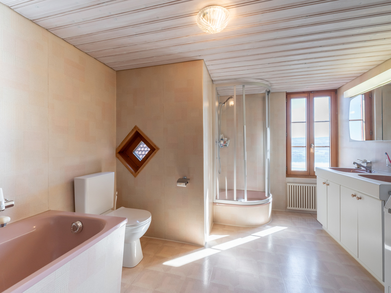 14-Zimmer Einfamilienhaus in Birrwil - Badezimmer