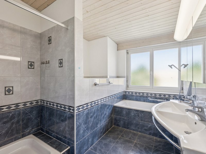 Duplex de 3.5 pièces à Bassersdorf - Salle de bain