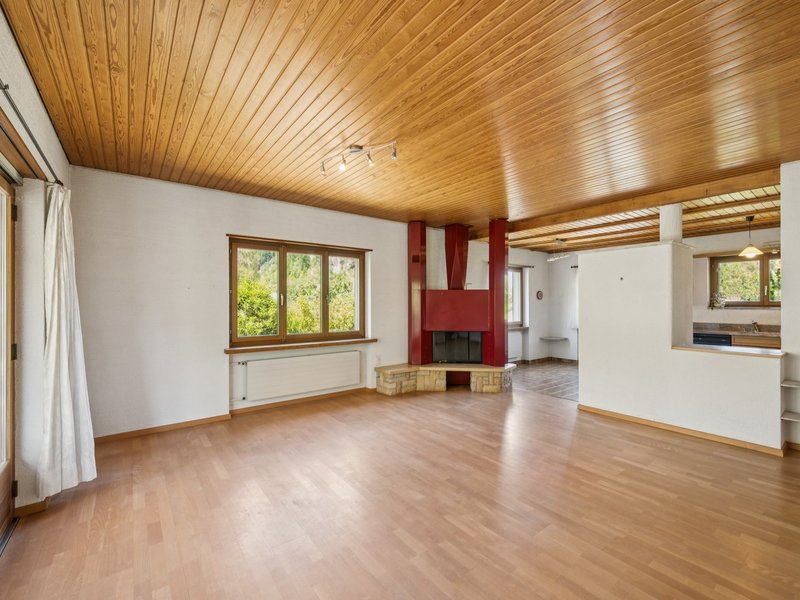 5.5-Zimmer Einfamilienhaus in Erschwil - Wohn- und Essbereich