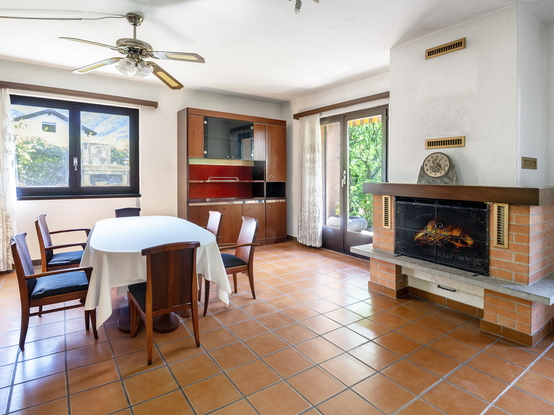 Maison individuelle de 6.5 pièces à Monte Carasso - Séjour et salle à manger