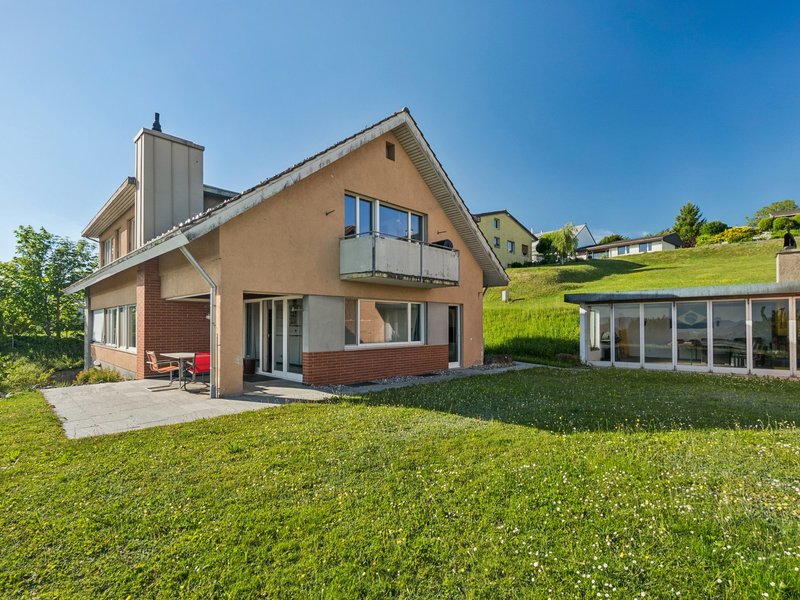 Casa unifamiliare di 8 locali a Lufingen - Superficie esterna