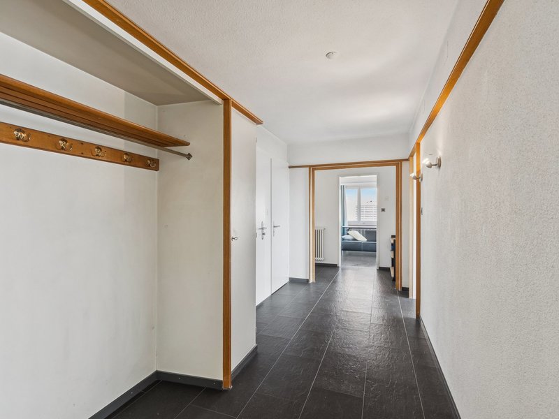 Casa unifamiliare di 8 locali a Lufingen - Camera