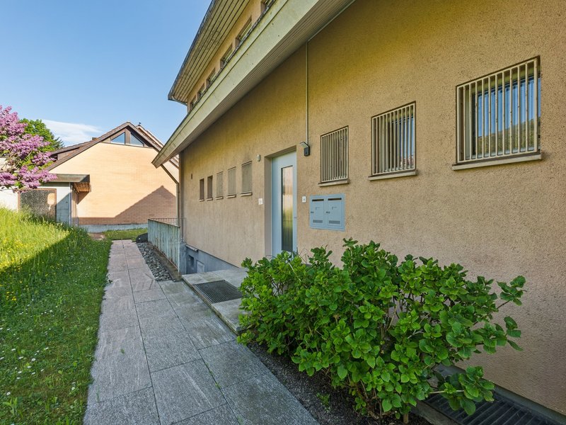 Casa unifamiliare di 8 locali a Lufingen - Vista