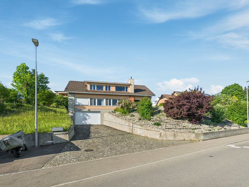 Casa unifamiliare di 8 locali a Lufingen - Vista