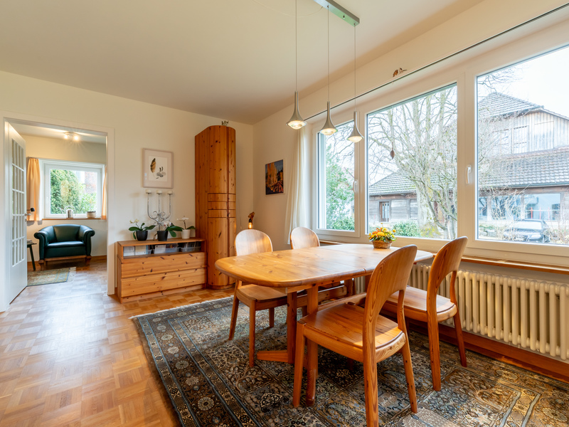 4.5-Zimmer Einfamilienhaus in Utzenstorf - Wohn- und Essbereich
