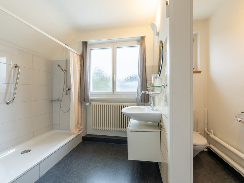 4.5-Zimmer Einfamilienhaus in Utzenstorf - Badezimmer