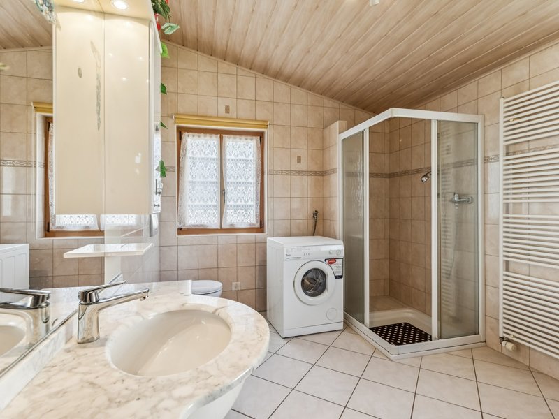 3.5-Zimmer Einfamilienhaus in Les Verrières - Badezimmer