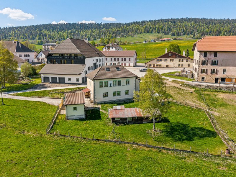 3.5-Zimmer Einfamilienhaus in Les Verrières - Aussenflächen