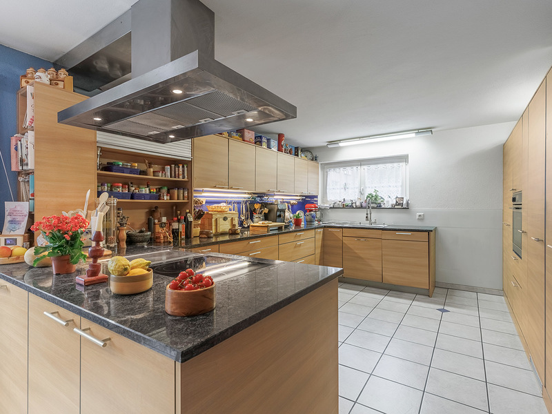 Maison d'angle mitoyenne de 6.5 pièces à Au - Cuisine
