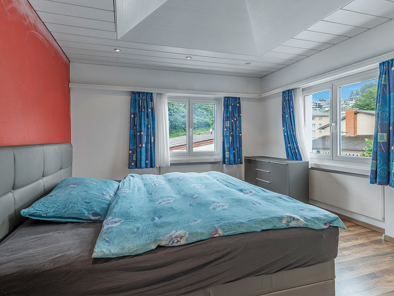 Maison d'angle mitoyenne de 6.5 pièces à Au - Chambre