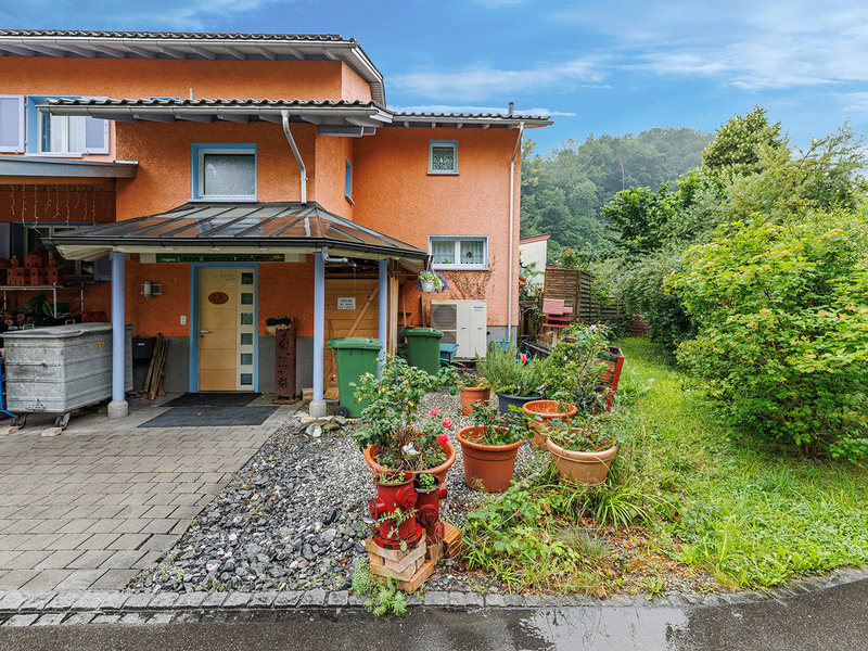 Maison d'angle mitoyenne à 9435 Au