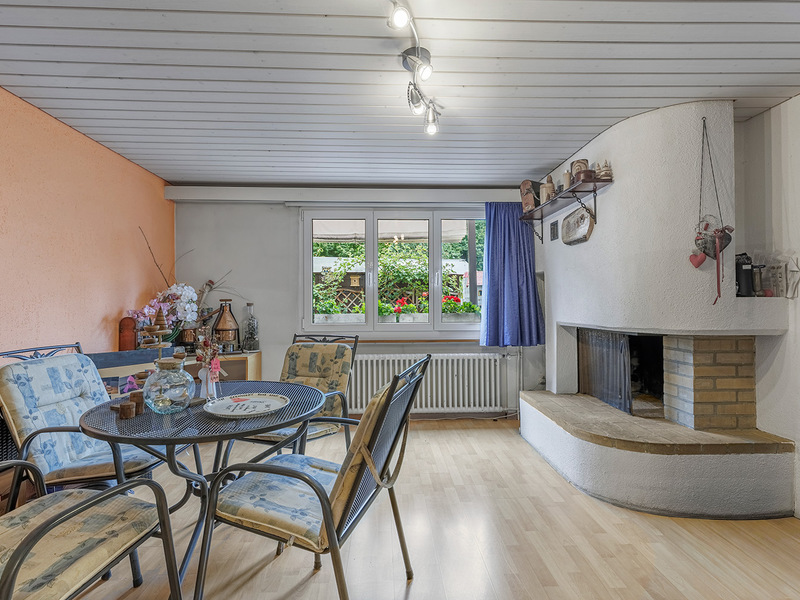 Maison d'angle mitoyenne de 6.5 pièces à Au - Séjour