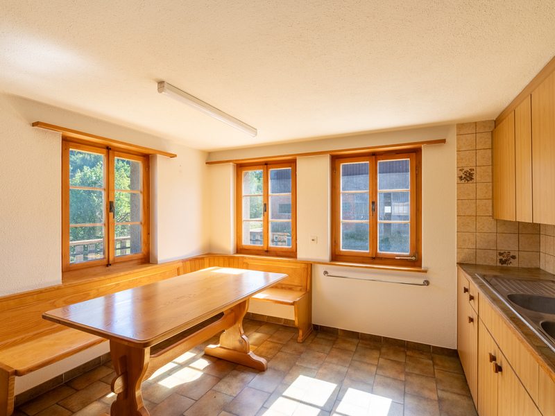 11-Zimmer Bauernhaus in Sumiswald - Wohn- und Essbereich