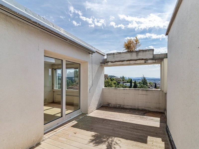 Casa a schiera d'angolo di 4.5 locali a Bülach - Superficie esterna