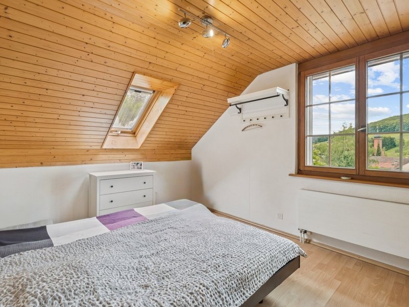 Moitié de maison jumelle de 6.5 pièces à Zuzgen - Chambre