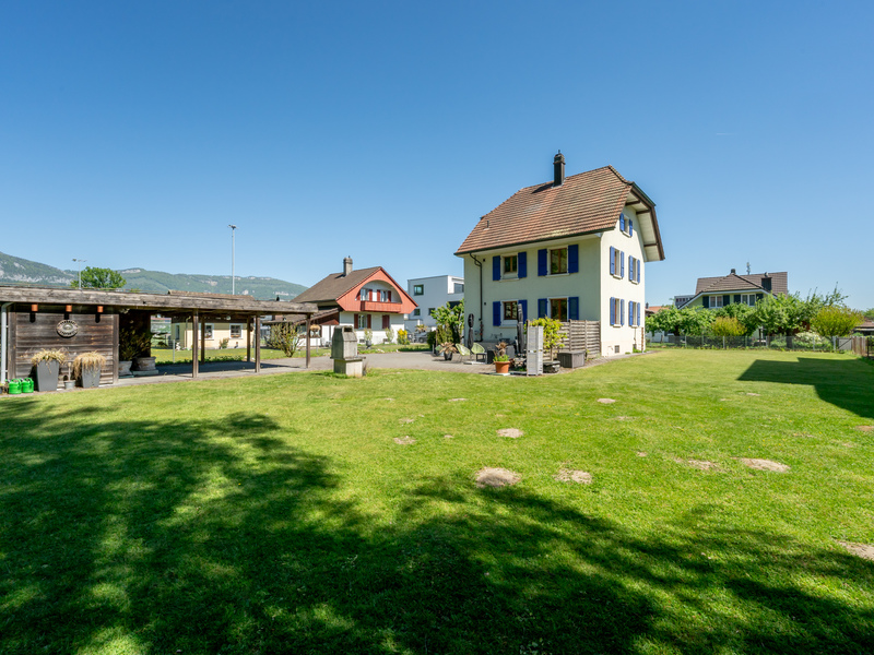 7-Zimmer Einfamilienhaus in Luterbach - Aussenflächen