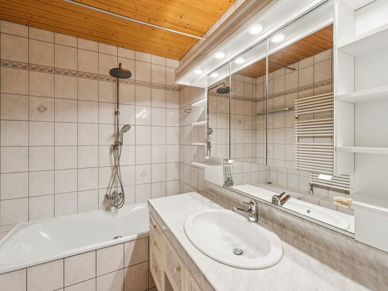 Immeuble collectif à yens - Salle de bain