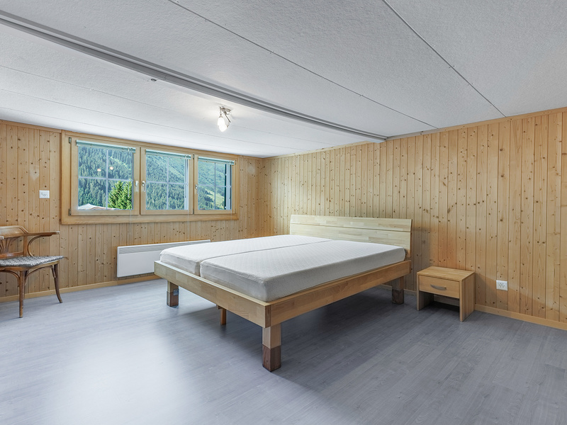Appartement de 6.5 pièces à Camischolas - Chambre