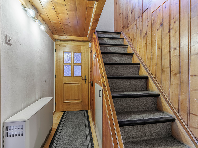 Appartement de 6.5 pièces à Camischolas - Hall d'entrée