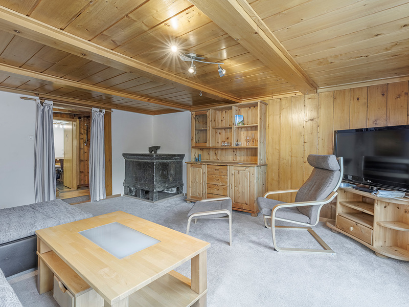 Appartement de 6.5 pièces à Camischolas - Séjour