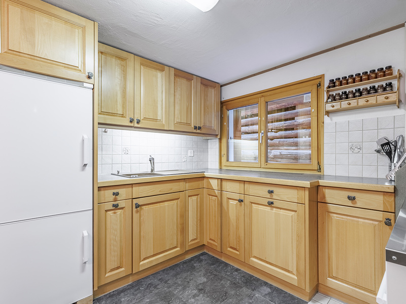 Appartement de 6.5 pièces à Camischolas - Cuisine
