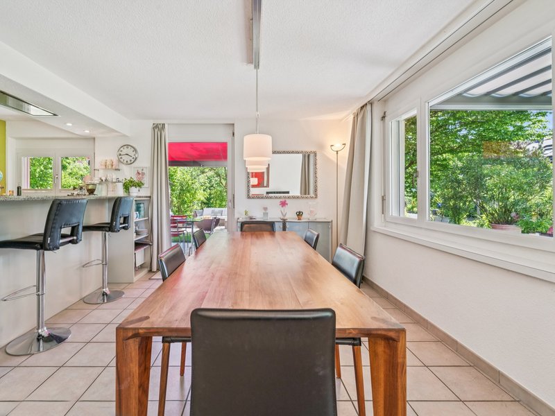 5.5-Zimmer Reiheneckhaus in Greifensee - Wohn- und Essbereich