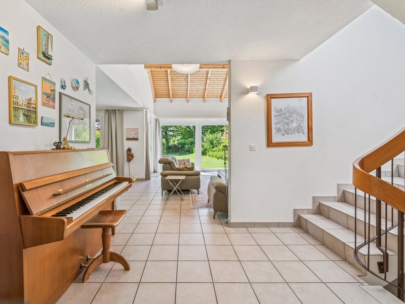 5.5-Zimmer Reiheneckhaus in Greifensee - Korridor