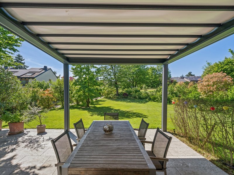 5.5-Zimmer Reiheneckhaus in Greifensee - Aussenflächen