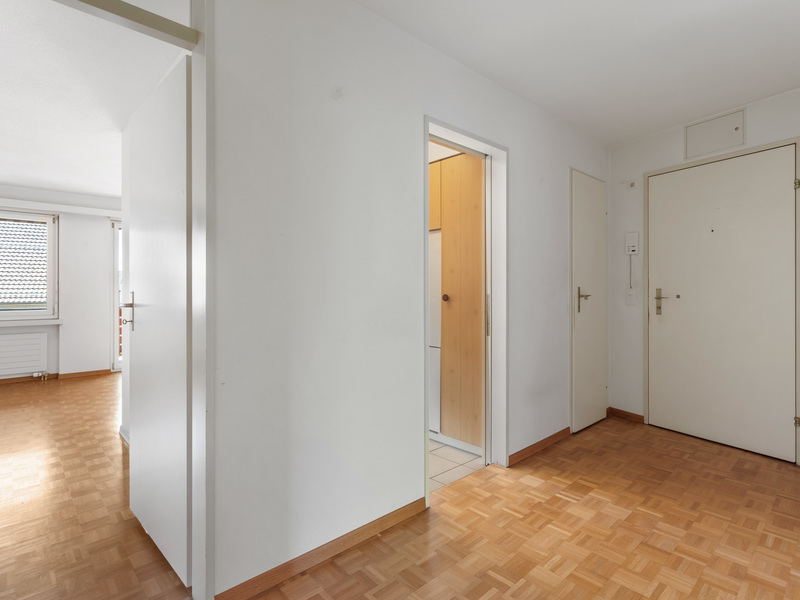 3.5-Zimmer Wohnung in Brütten - Korridor