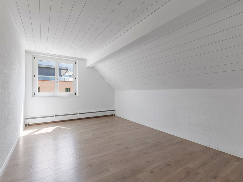 3.5-Zimmer Dachgeschosswohnung in Sevelen - Zimmer