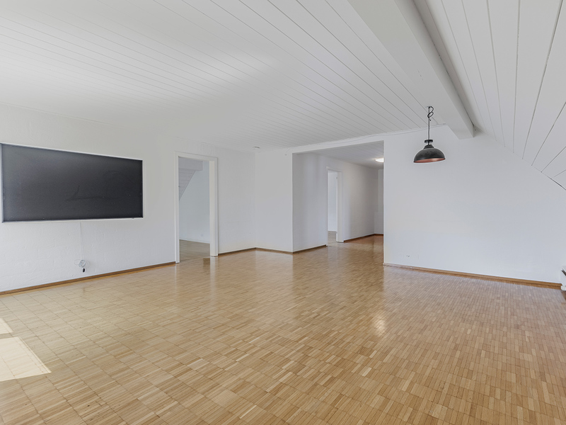 3.5-Zimmer Dachgeschosswohnung in Sevelen - Wohnbereich