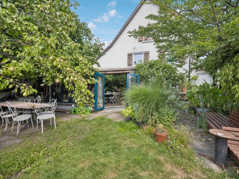 Maison individuelle de 7.5 pièces à Regensdorf - Surfaces extérieures
