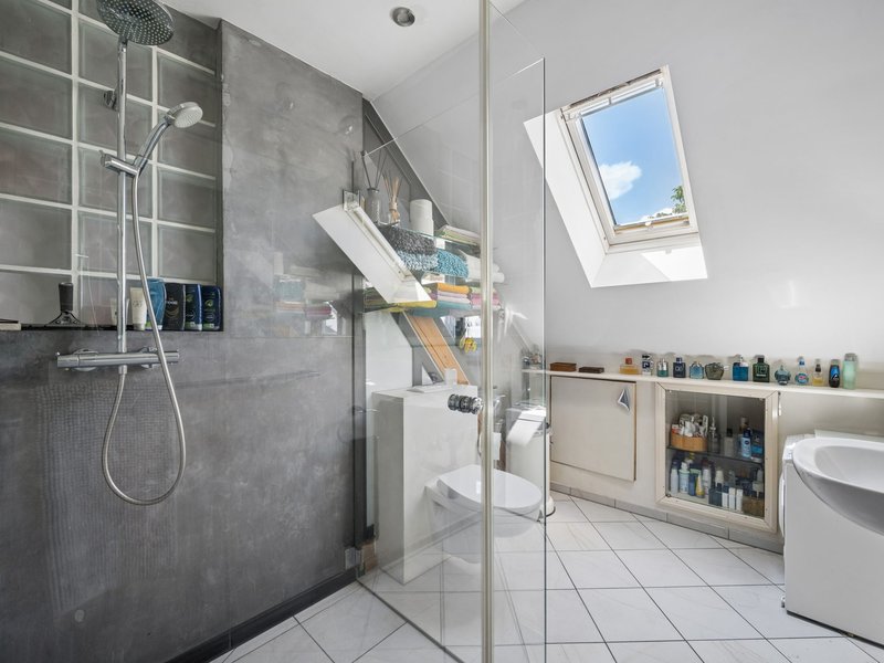 Maison individuelle de 7.5 pièces à Regensdorf - Salle de bain