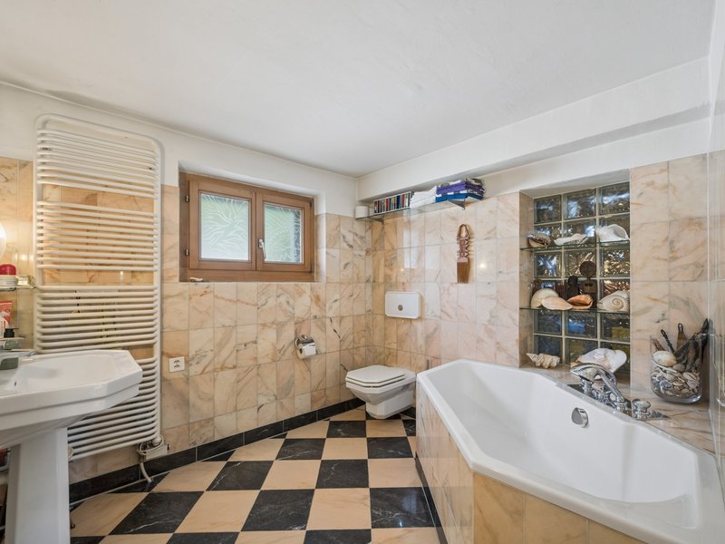 Maison individuelle de 7.5 pièces à Regensdorf - Salle de bain