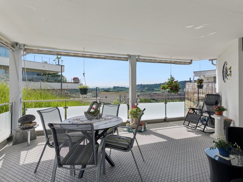 Appartement de 5.5 pièces à Gisikon - Surfaces extérieures