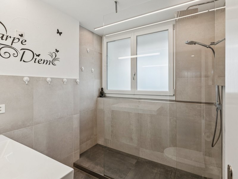 Maison individuelle de 5.5 pièces à Emmen - Salle de bain