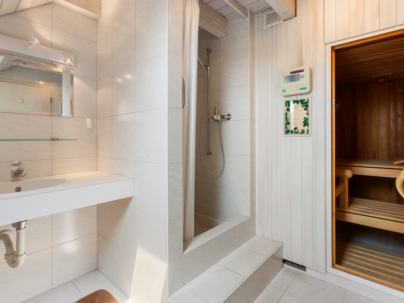 6.5-Zimmer Reiheneckhaus in Hagenbuch ZH - Badezimmer