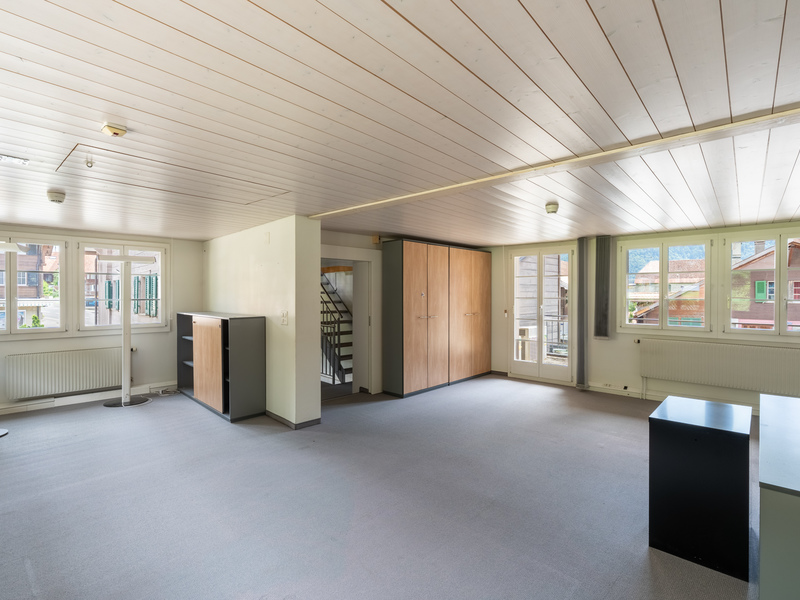 Wohn-/Geschäftshaus in Ringgenberg BE - Zimmer
