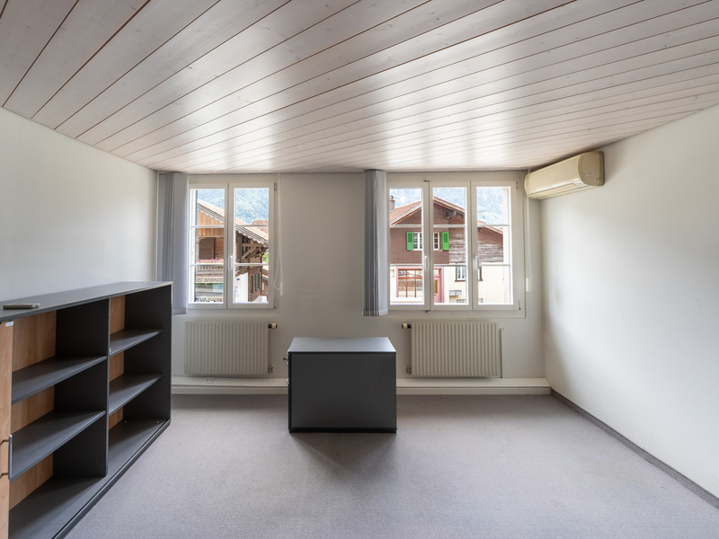 Wohn-/Geschäftshaus in Ringgenberg BE - Zimmer