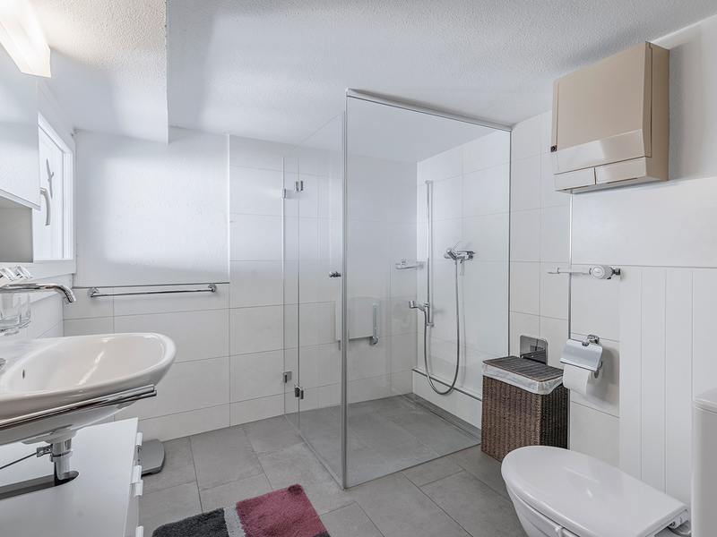 Maison individuelle de 4.5 pièces à Vättis - Salle de bain
