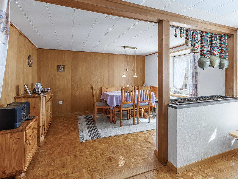 Maison individuelle de 4.5 pièces à Vättis - Séjour et salle à manger