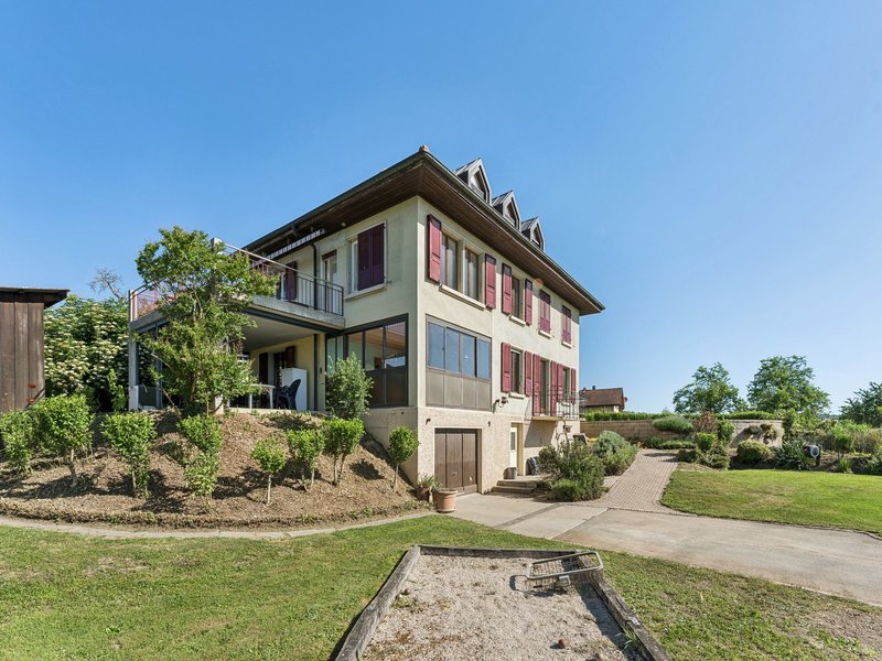 8.5-Zimmer Einfamilienhaus in Villars-le-grand - Aussenflächen